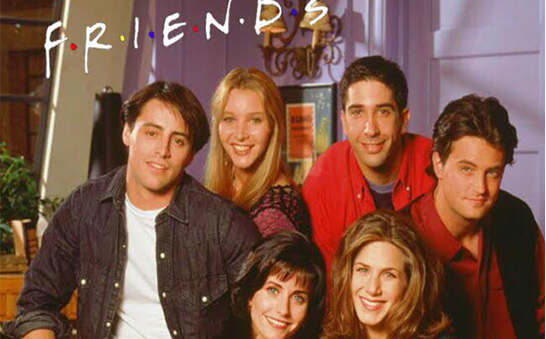 Rachel, Monica ve Chandler'ın saçlara bakılırsa ilk sezonlar.