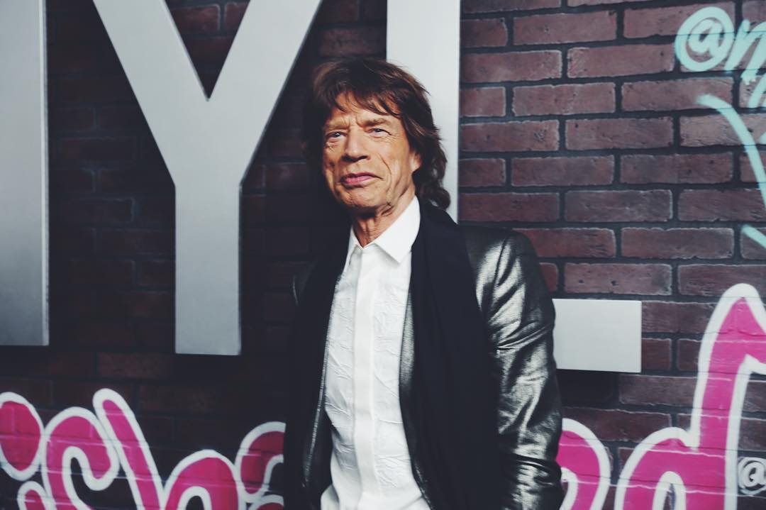 70ler döneminin en sağlam tanığı elbette Mick Jagger. Jagger, 20 yıl önce Martin Scorsese’ye müzik endüstrisi hakkında bir film yapmak istediğini anlatmış. Bugün Vinyl olarak izlediğimiz dizi, bu fikrin üzerine kurulu.