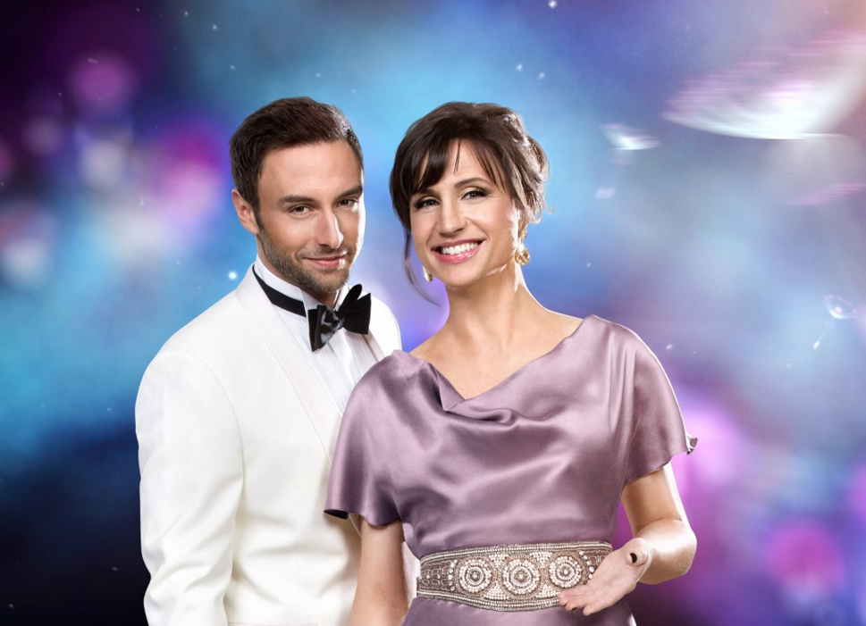 Yarışmanın bu seneki sunucuları Måns Zelmerlöw ve Petra Mede. Måns Zelmerlöw geçen senenin Eurovision galibi.