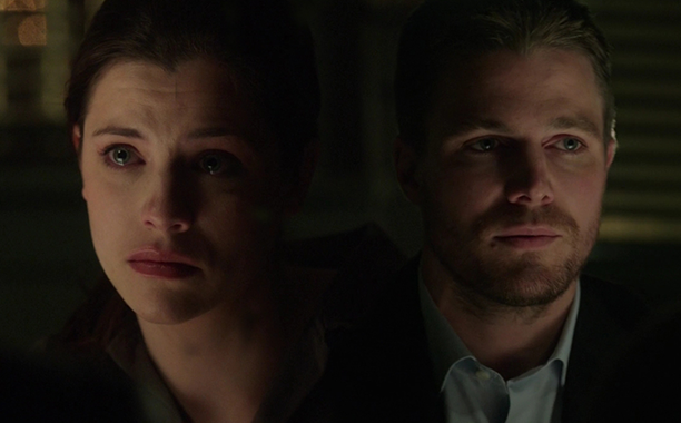 Helena’yı öldürmemiş olmalarına ve Oliver’la “düşman” olarak ayrılmamalarına çok sevindim, umarım bu Huntress için bir açık kapıdır.
