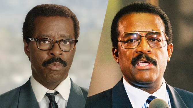 Diziden Courtney B. Vance ve Johnnie Cochran.