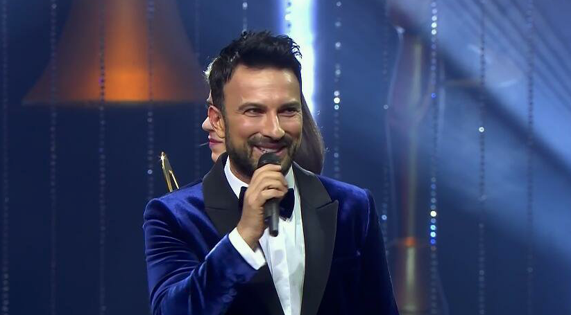 Tarkan yaş aldıkça pırıltısı artıyor. 